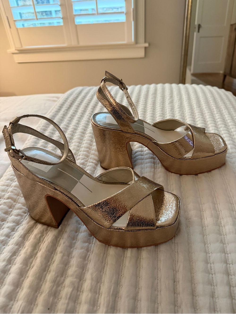 Never Worn Dolce Vita Women's Metallic Gold Platform Sandals w/ Ankle Strap Sz 8 - Picture 2 of 5
